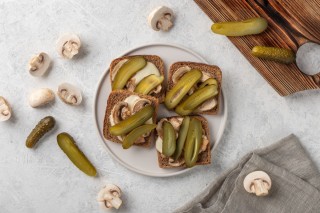 Tosti met mozzarella en champignons