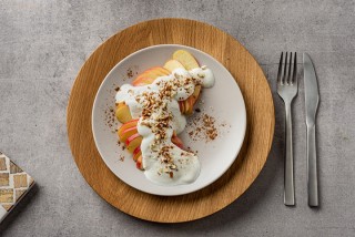 Yoghurt met appel, amandelen en kaneel