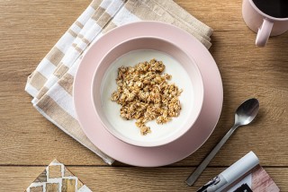 Yoghurt met geroosterde havervlokken en honing