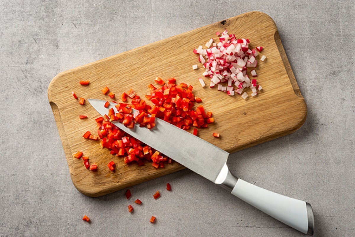 Recept voor Broodjes met knoflookboter, paprika en radijs