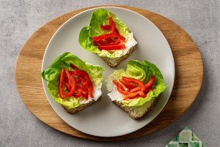Broodje met sla en paprika