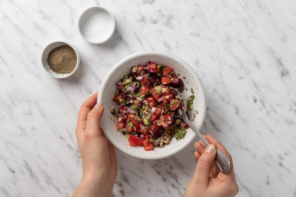 Recept voor Broodje avocadopasta met tomaat