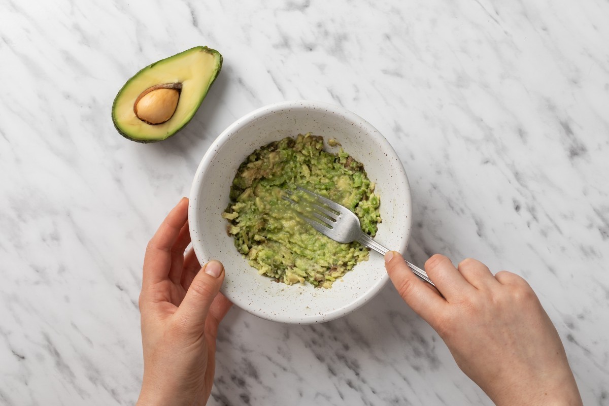 Recept voor Broodje avocadopasta met tomaat
