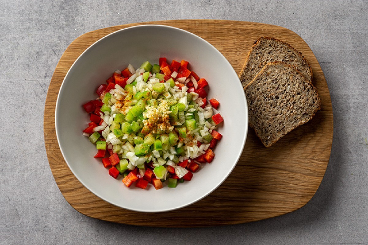Recept voor Gember-komkommersalade met brood