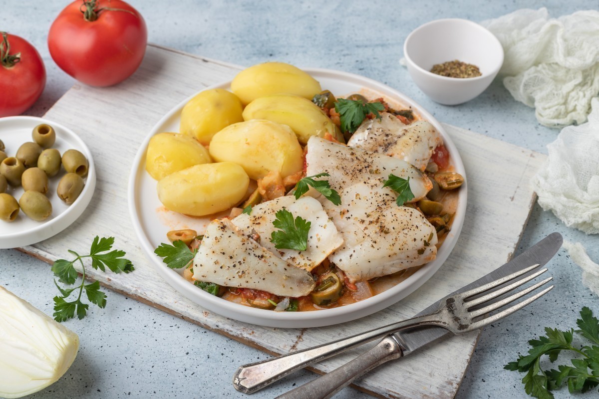 Bacalao a la italiana al vino con aceitunas