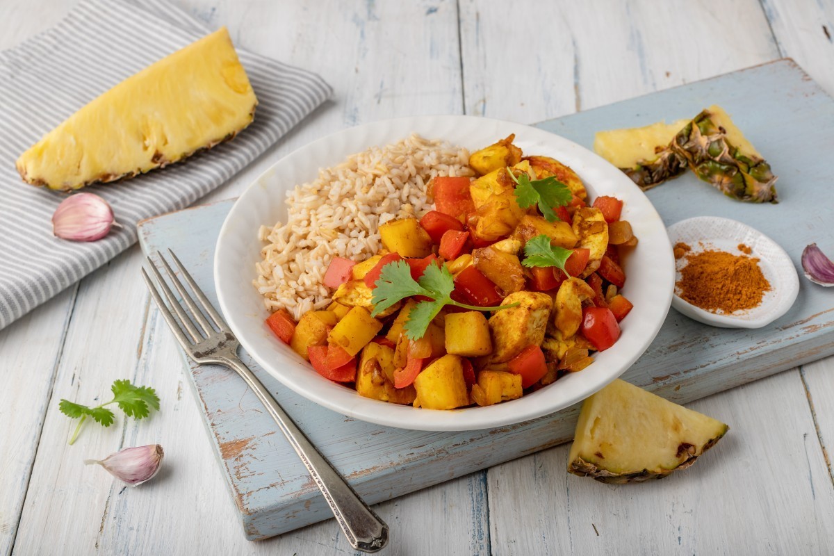 Pollo al curry, ananas e riso