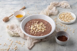 Porridge al cacao con le mandorle