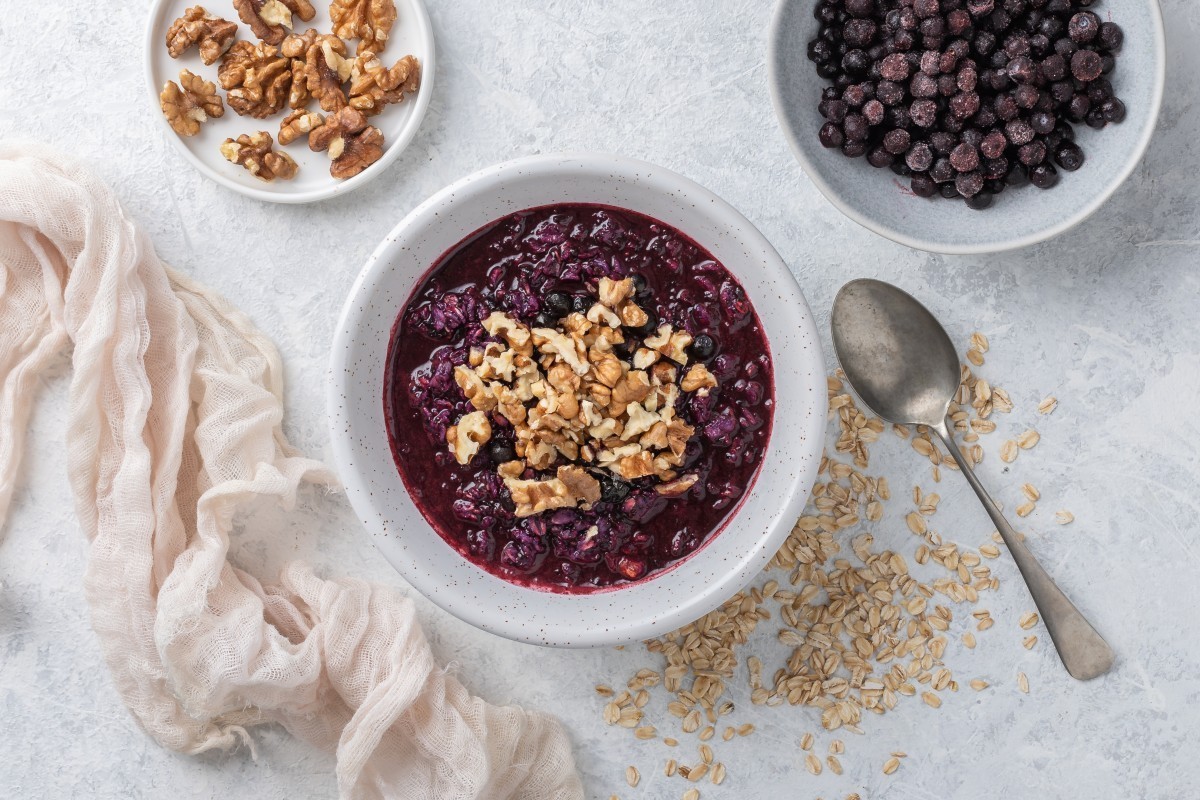 Porridge aux myrtilles et noix