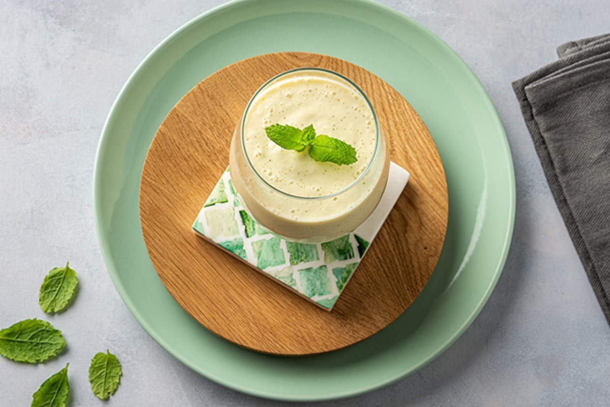 Shaker de pommes, yaourt et miel