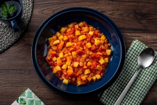 Aardappels gestoofd in tomatensaus