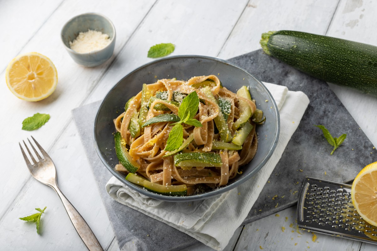 Pasta al limone con zucchine