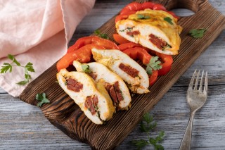 Kip gevuld met chorizo en geroosterde paprika's
