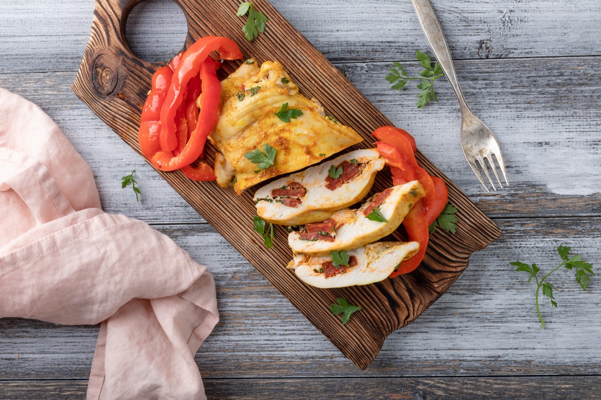 Poulet farci au chorizo et poivron grillé