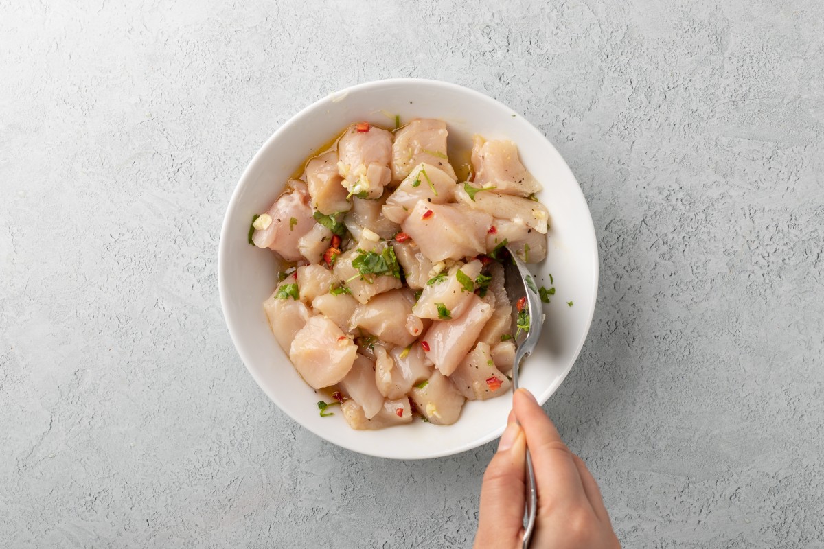 Recept voor Limoenkip met gebakken zoete aardappel en avocadosalade