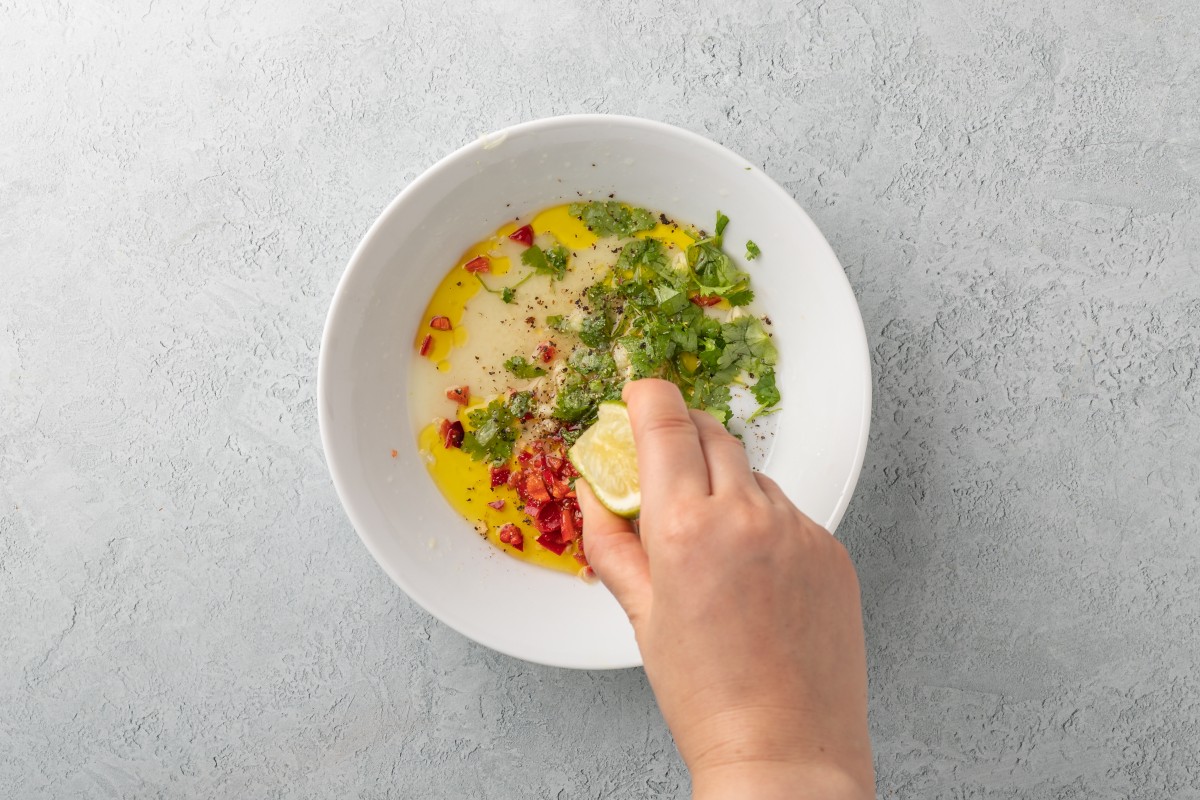 Recept voor Limoenkip met gebakken zoete aardappel en avocadosalade