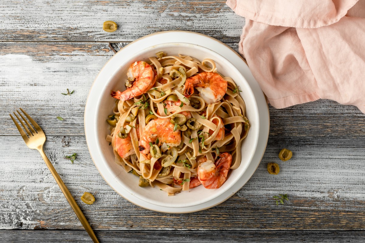 Pâtes aux crevettes et à la tapenade