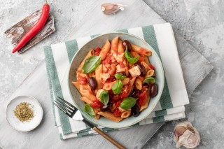 Pasta with halloumi in tomato sauce