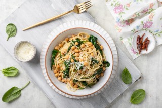 Pasta con ceci e spinaci