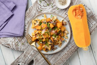 Uova strapazzate con zucca e pomodori essiccati
