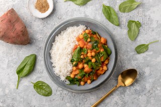 Tikka masala met zoete aardappel en kikkererwten