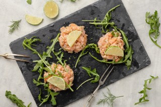 Smoked salmon tartare with lime