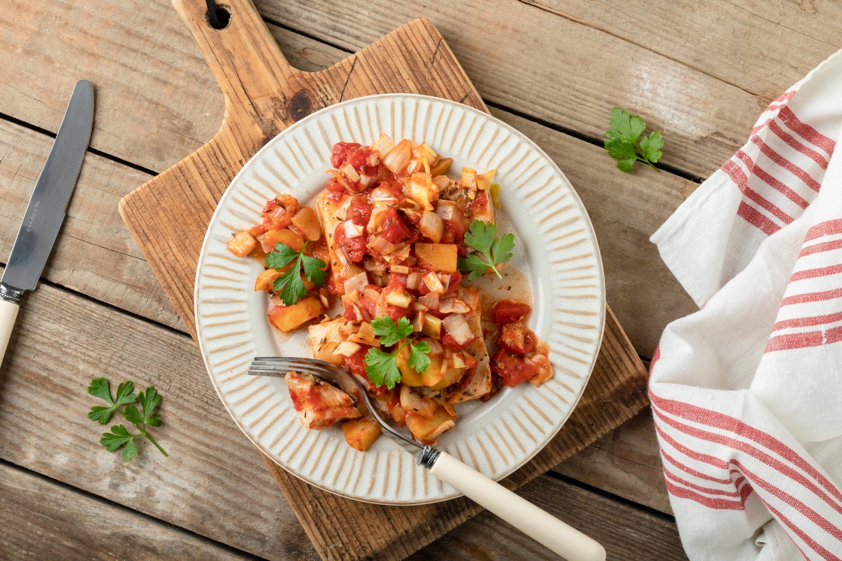 Pesce al forno con pomodori