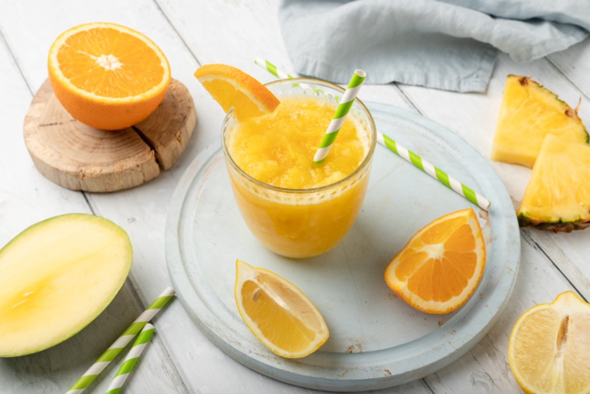 Mango and pineapple smoothie