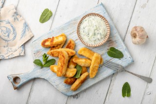 Frites de halloumi et sauce tzatziki