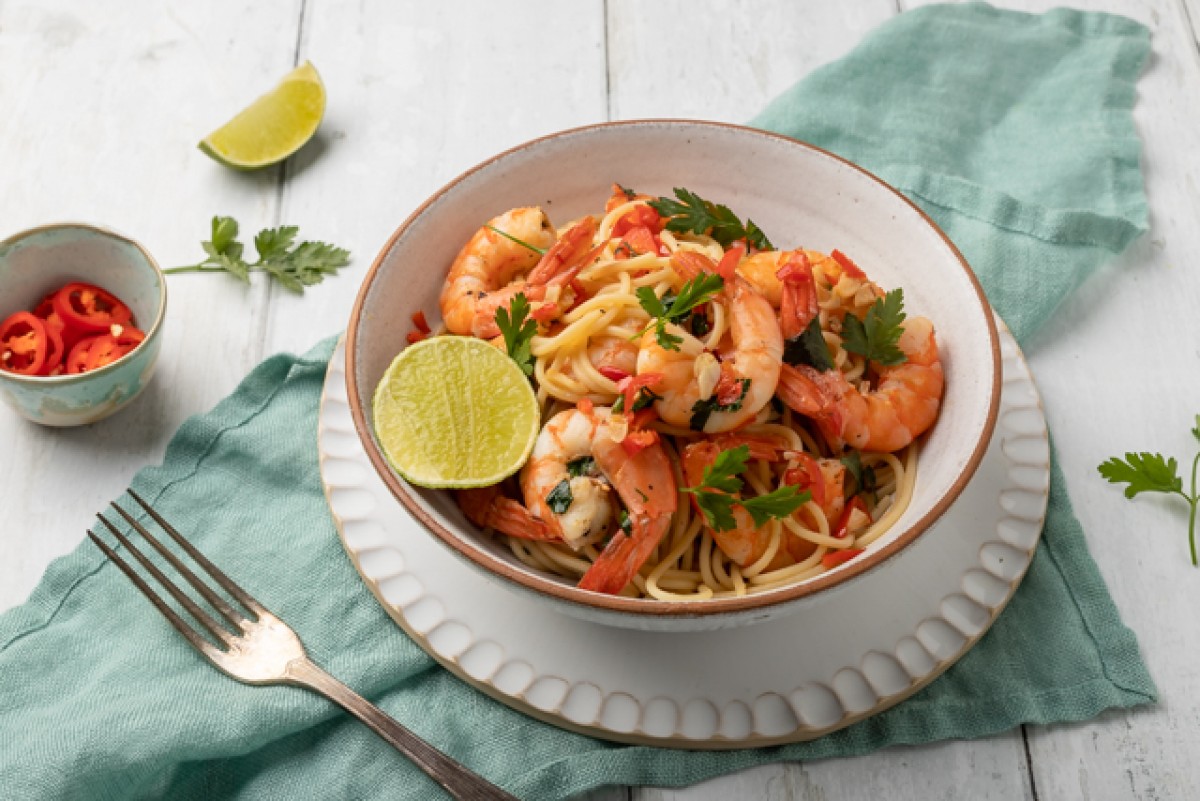 Spaghetti mit würzigen Garnelen in Weißwein