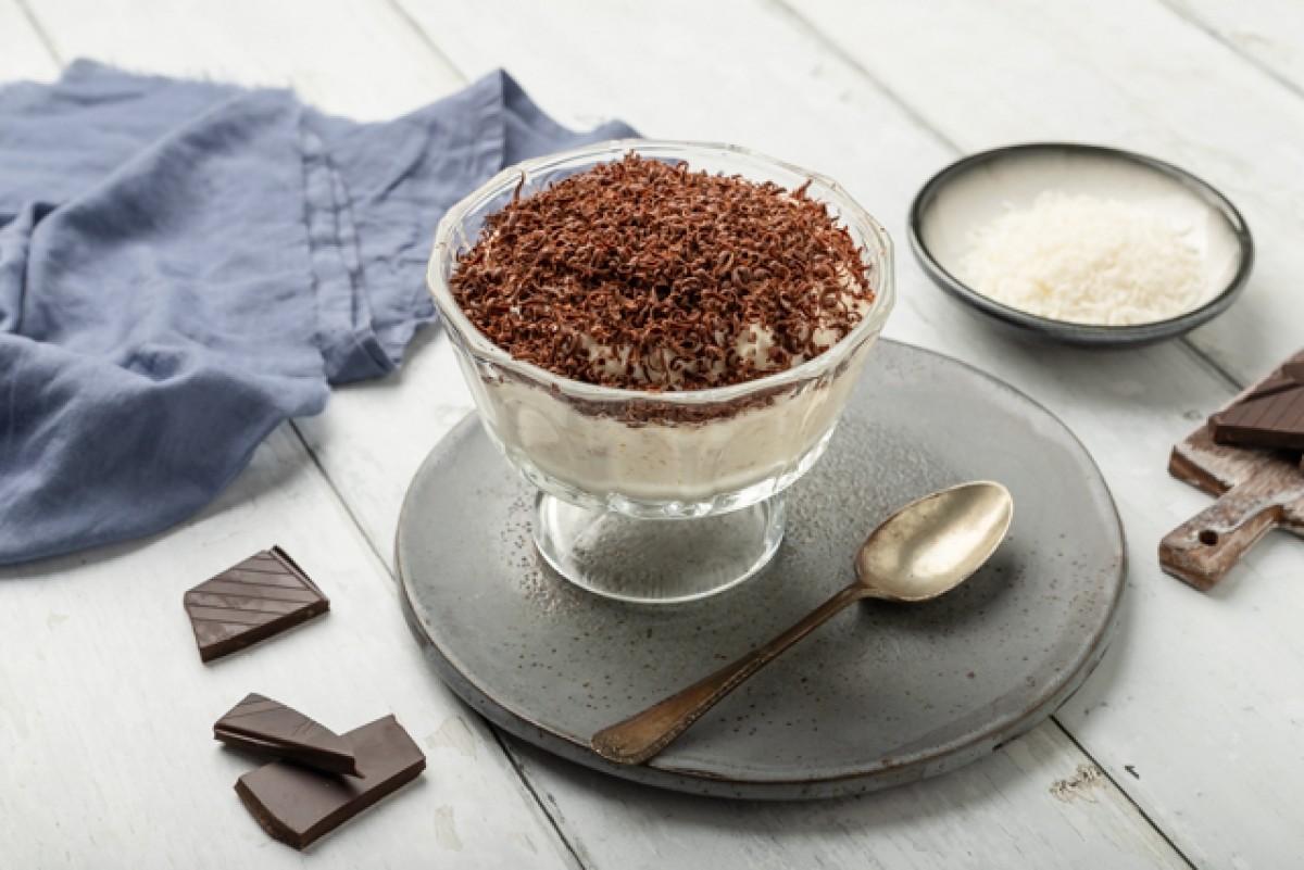 Postre de coco y mantequilla de cacahuete