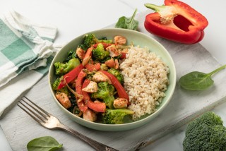 Salmone con verdure e pesto