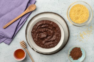 Schokoladen-Hirsepudding auf Gemüsemilch