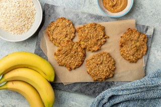 Biscotti di fiocchi d'avena con burro di arachidi