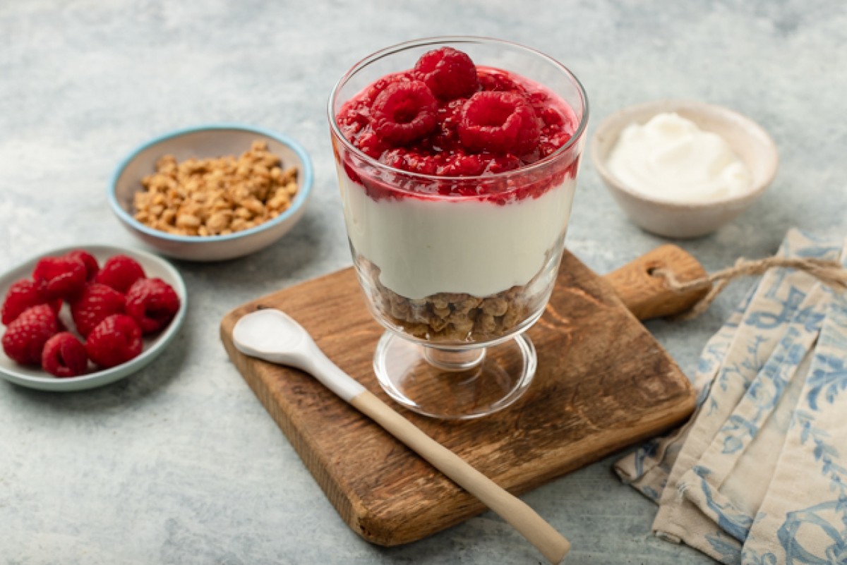 Yogurt con lamponi e muesli