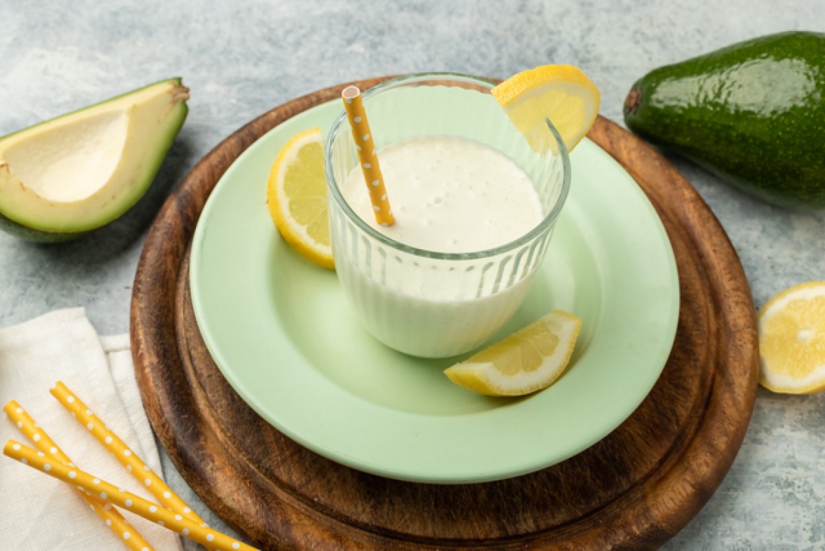 Cocktail allo yogurt con avocado