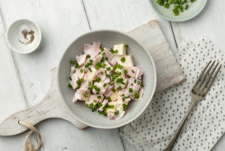 Kaas- en hamsalade met mayonaise