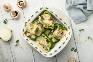 Peperone ripieno di formaggio e pollo