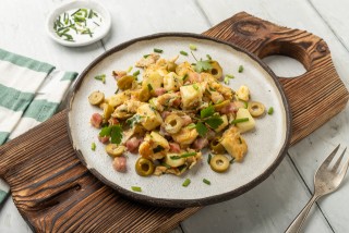 Œufs brouillés au fromage halloumi et au bacon