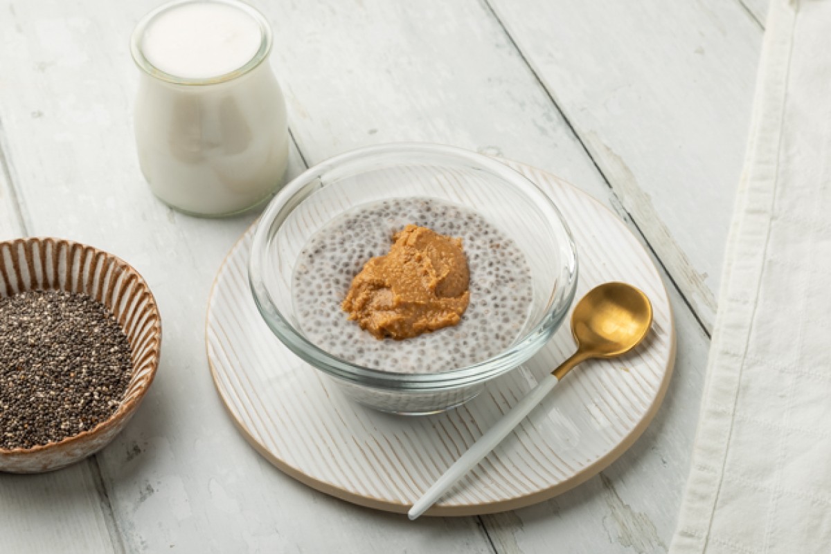 Budino di chia al cocco e burro di arachidi