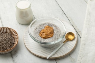 Flan de coco con chía y crema de cacahuete