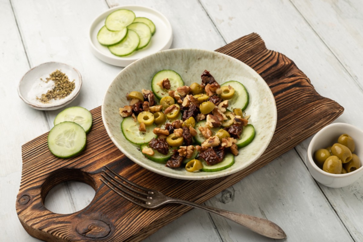 Ensalada con tomates secos y nueces