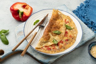 Omelette with peppers and cheese