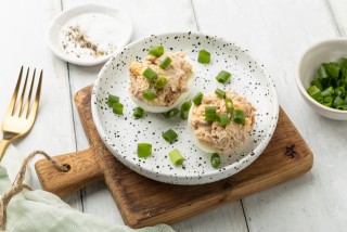 Eieren gevuld met tonijnpasta