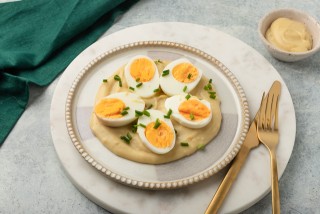 Huevos con salsa de mostaza