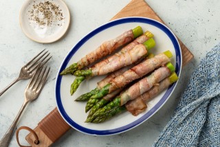 Asperges gerold in spek
