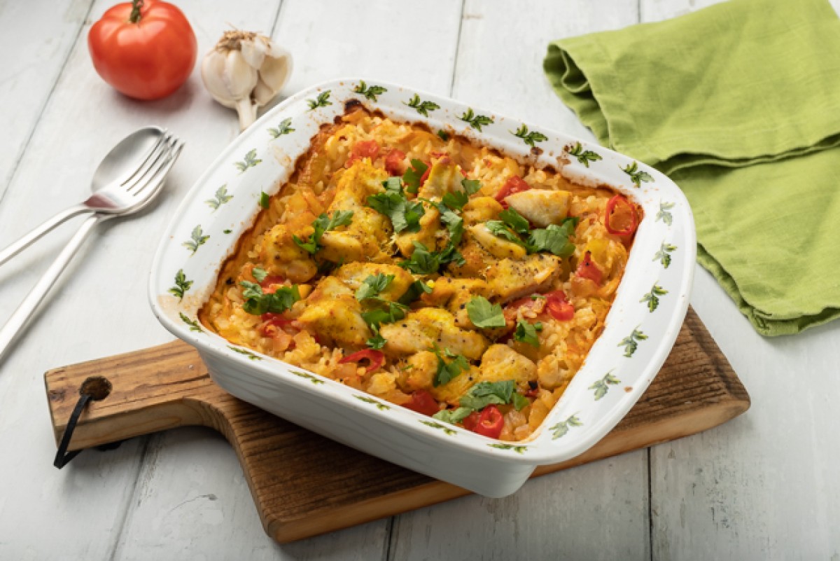 Oven paella with meat and vegetables