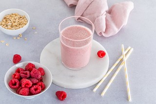 Fruchtcocktail mit Haselnüssen