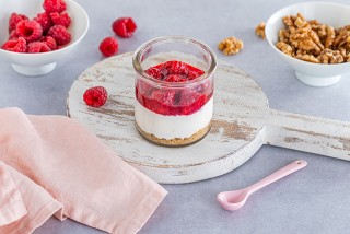 Cheesecake met frambozen in een potje