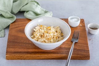 Ensalada con manzana, apio y rábano picante
