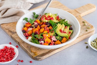 Ensalada de remolacha asada de batatas y col rizada